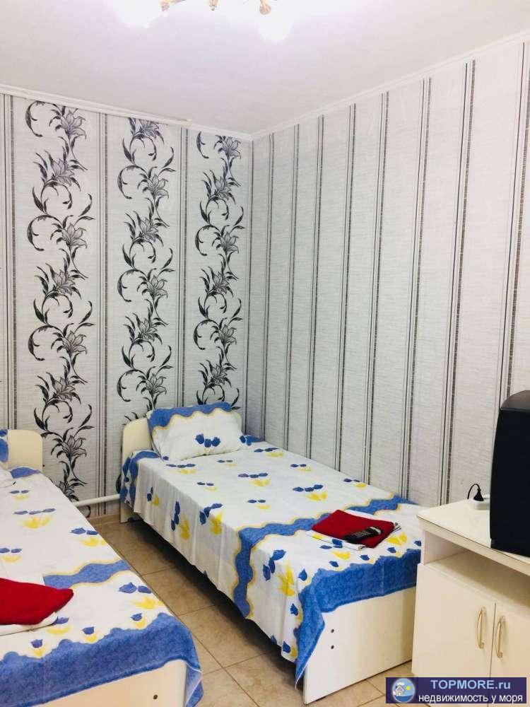 От 300 с человека Сдаются номера в гостевом доме 2-3-4х местные с удобствами и эконом. Большой двор, летняя кухня,... - 1