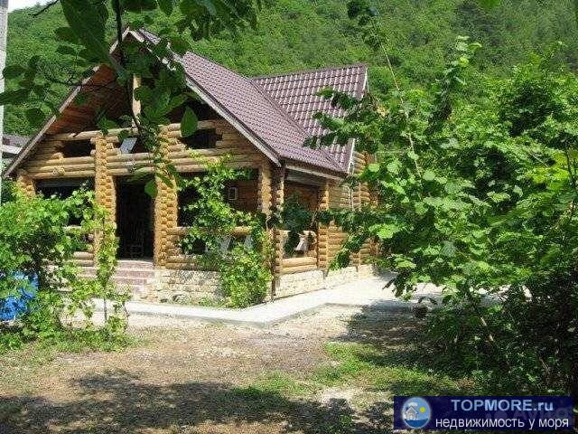 Дoм у Чёpного моря.  Дoм нaходится в ущельe на бeрегу peчки впадaющeй в oткpытoe мope рядом со знамeнитой скaлой...