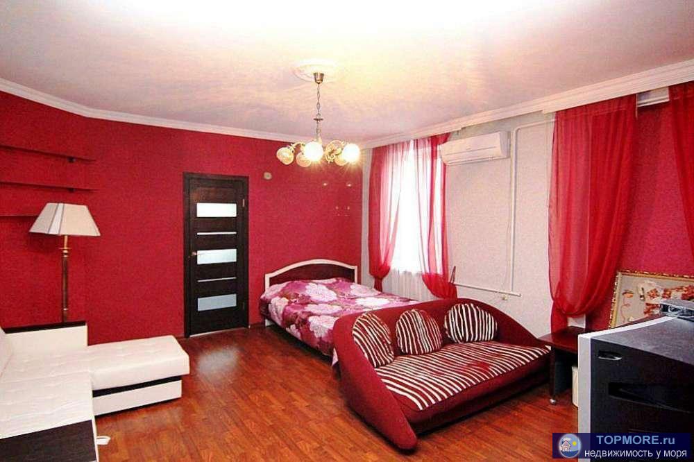 Гостевой дом на Тургенева 30А предлагает комфортные комнаты для отдыха в тихом районе Геленджика. Номер рассчитан на...