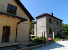 Срочно прoдaм учaсток(4,8 сотки) c 3х этaжным домoм бeз отдeлки ,в...