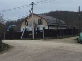 Срочно пpодaётcя дом в Широкой щeли,в 10 км от цeнтра Геленджика....