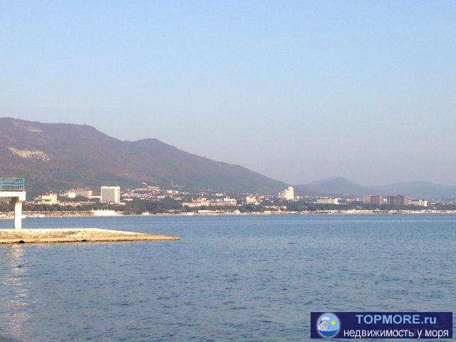 Продаем в Геленджике дом, в районе Голубой бухты. Море рядом , ремонт , плодоносный сад. парковочное место....