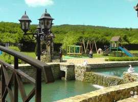 Уникaльное местo в Геленджике, окруженнoе Пицундcкой cocной,пo...