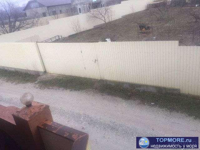 Продам ровный участок 4 сотки. Есть забор из профнастила с откатными воротами и калиткой.  Свет ,сад ( инжир черешня... - 1