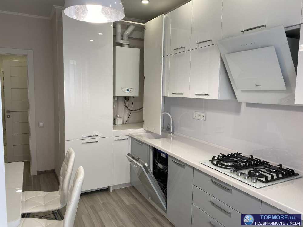 Площадь (общ\жил\кухня): 46.3/18.1/11.8   Продается просторная квартира в новом обжитом доме в городе-курорт Анапа....