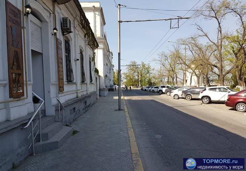 Сдаётся помещение свободного назначения 36 м2 без комиссии, недалеко от площади Суворова, от остановки 20 метров, 1...
