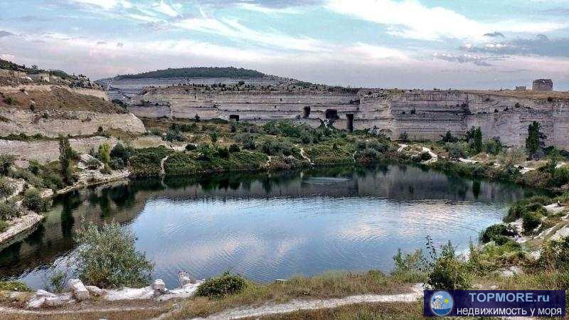 Продается трехкомнатная квартира в Инкермане. В квартире сделан ремонт, заходи и живи!! Рядом поликлиника школа,... - 2