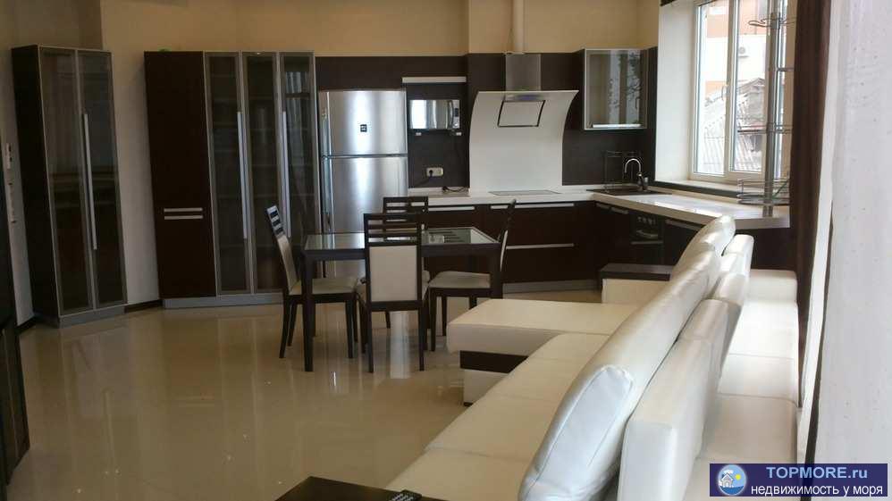 Продается большая трех комнатная квартира 130 м2 полностью с ремонтом мебелью и техникой. Квартира расположена на...