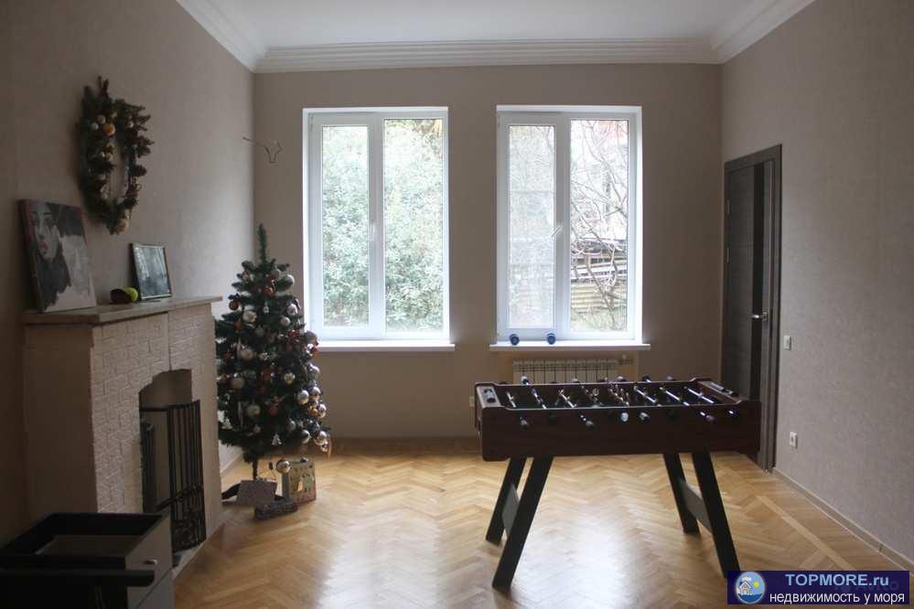 Продаю сталинку с новым ремонтом в центре г. Сочи, рядом с парком 'Ривьера'. Дом трехэтажный, одноподъездный. Рядом 2...