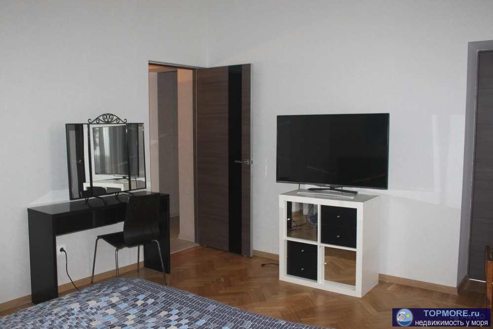 Продаю сталинку с новым ремонтом в центре г. Сочи, рядом с парком 'Ривьера'. Дом трехэтажный, одноподъездный. Рядом 2... - 2