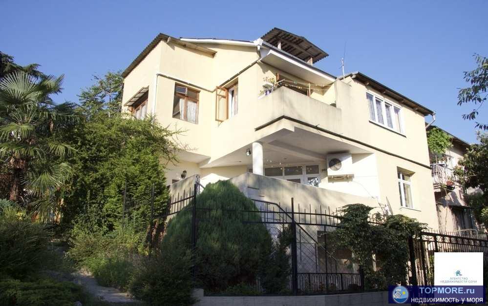 Продажа от собственника Продам квартиру с пристройкой, общей площадью 300 кв.м. Свой двор с озеленением и большой... - 1